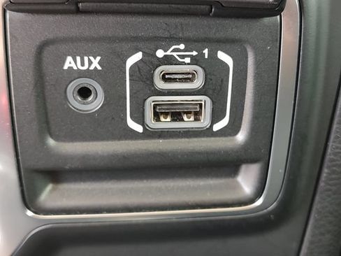 Used 2023 Jeep Gladiator Sport AWD/4WD image 18