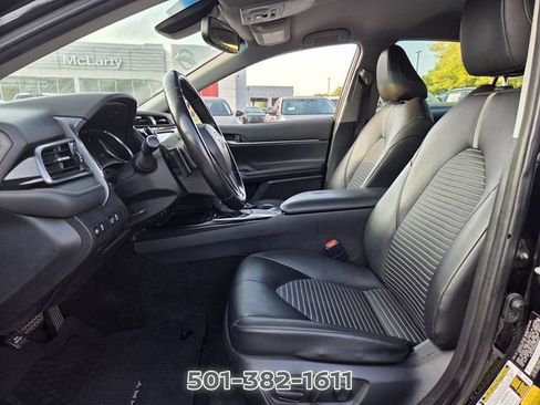 Used 2019 Toyota Camry SE w/ Convenience Package FWD image 9