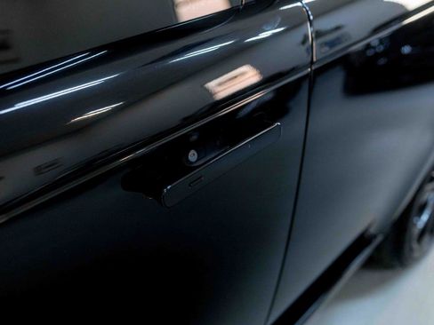 Used 2025 Land Rover Range Rover SE image 30