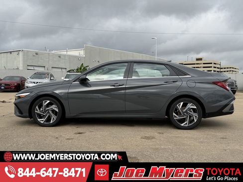 Used 2025 Hyundai Elantra SEL image 6