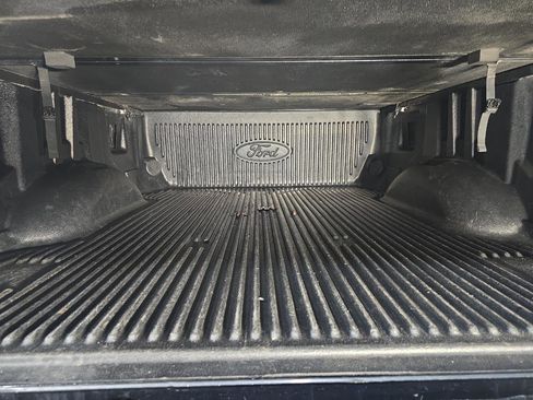 Used 2018 Ford F250 XLT w/ XLT Premium Package AWD/4WD image 16