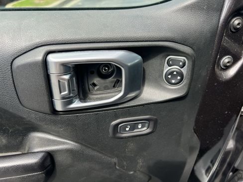 Used 2018 Jeep Wrangler Unlimited Sport S AWD/4WD image 15