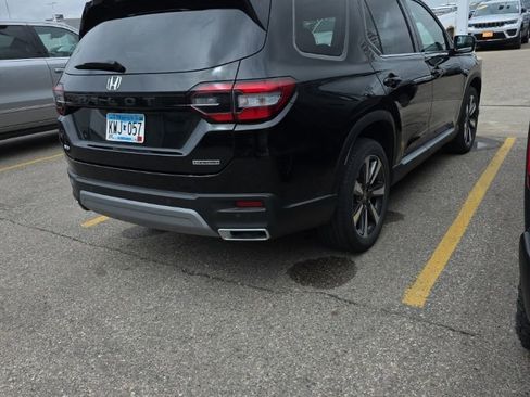 Used 2023 Honda Pilot Touring image 4