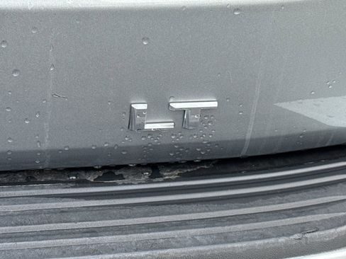 Used 2024 Chevrolet Suburban LT image 37