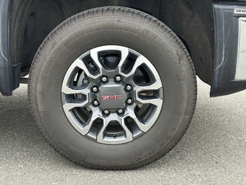 Used 2024 GMC Sierra 3500 SLE w/ SLE Convenience Package image 9