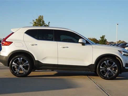 Used 2021 Volvo XC40 T5 Inscription w/ Advanced Package image 9