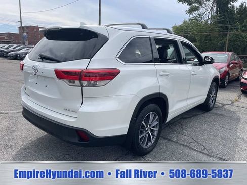 Used 2017 Toyota Highlander XLE AWD/4WD image 9