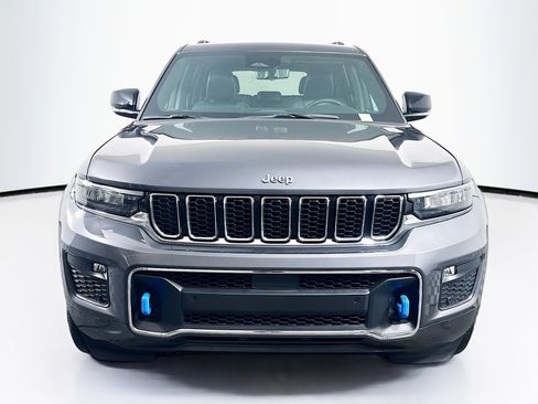 Used 2022 Jeep Grand Cherokee Overland w/ Luxury Tech Group IV image 2