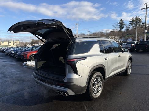 Certified 2025 Chevrolet Traverse LT w/ Driver Confidence Package image 30