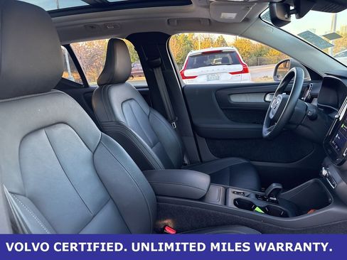 Certified 2025 Volvo XC40 B5 Core image 12