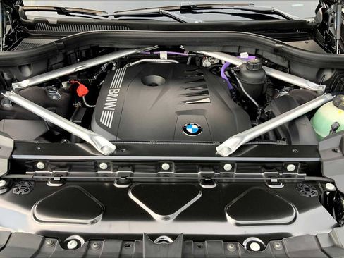 Used 2026 BMW X7 xDrive40i w/ Premium Package image 16