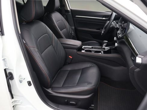 Used 2024 Nissan Altima 2.5 SR w/ SR Premium Package FWD image 19