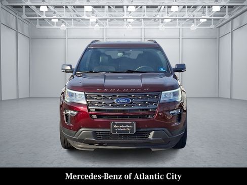 Used 2018 Ford Explorer XLT w/ Equipment Group 202A image 2