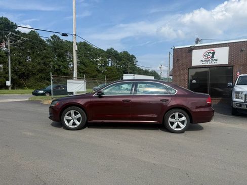Used 2012 Volkswagen Passat 2.5 SE FWD image 2