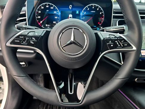 Used 2025 Mercedes-Benz E 350 4MATIC Sedan image 14