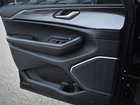 Used 2021 Jeep Grand Cherokee L Laredo image 36