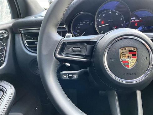 Used 2025 Porsche Macan image 23