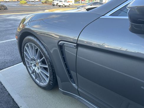 Used 2014 Porsche Panamera 4S image 33