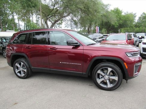 New 2026 Jeep Grand Cherokee Limited AWD/4WD image 2
