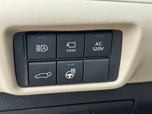 Used 2023 Toyota Highlander Platinum image 32