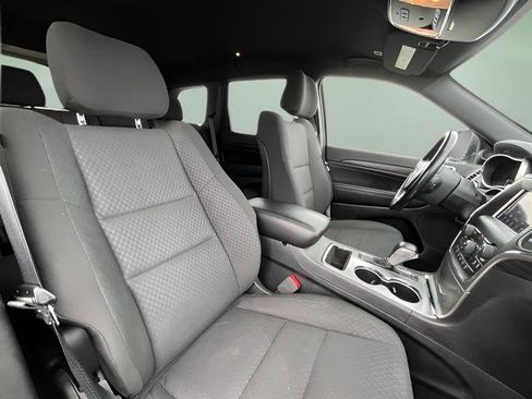 Used 2020 Jeep Grand Cherokee Laredo w/ Security & Convenience Group image 31