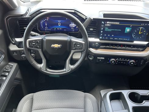 Used 2025 Chevrolet Silverado 1500 LT AWD/4WD image 13