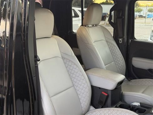 Used 2021 Jeep Gladiator Overland image 19