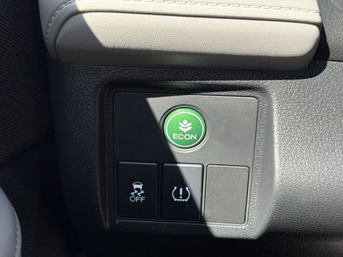 Used 2021 Honda HR-V LX image 17