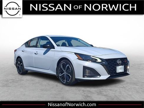 Used 2023 Nissan Altima 2.5 SR FWD image 1
