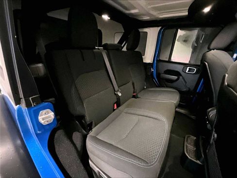 Used 2024 Jeep Wrangler Rubicon w/ Technology Group image 30