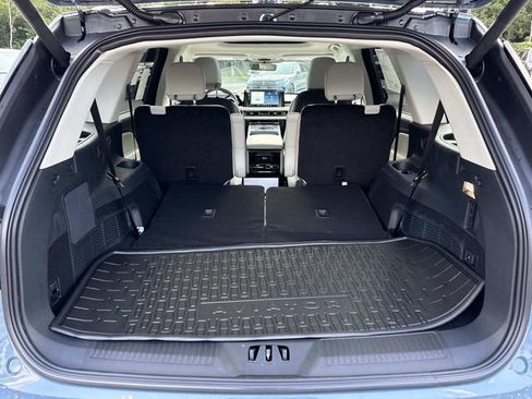 New 2026 Lincoln Aviator AWD w/ Jet Appearance Package image 12