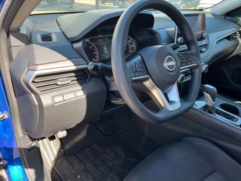 Used 2025 Nissan Altima 2.5 SV image 35