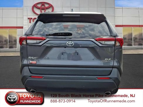 Used 2024 Toyota RAV4 XLE FWD image 5
