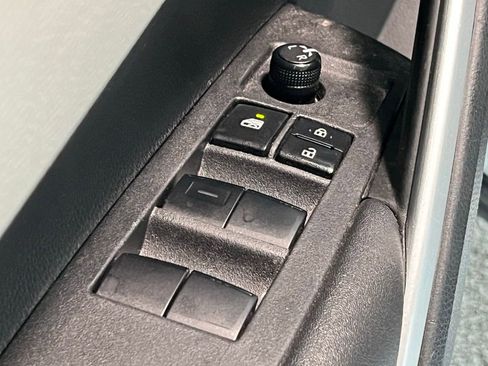 Used 2023 Toyota Corolla Cross L image 27