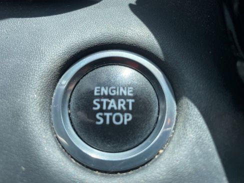 Used 2020 Toyota Highlander XLE FWD image 22