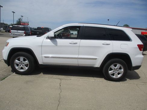 Used 2013 Jeep Grand Cherokee Laredo AWD/4WD image 3