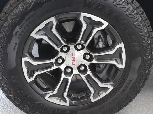New 2025 GMC Canyon AT4 AWD/4WD image 15