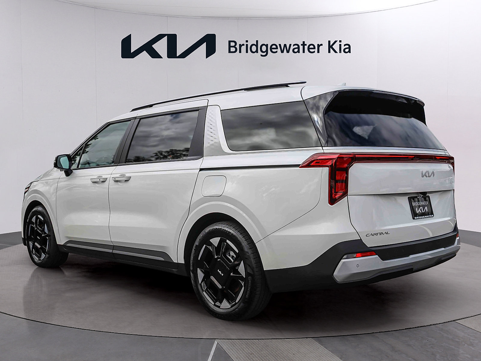 Used 2026 Kia Carnival EX FWD image 4