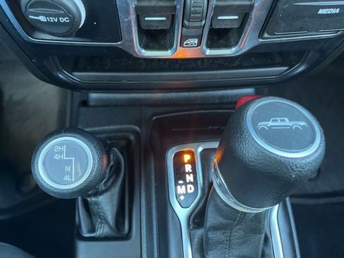 Used 2023 Jeep Gladiator Sport image 23