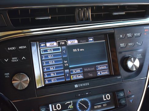 Used 2014 Toyota Avalon Limited w/ Technology Package FWD image 30