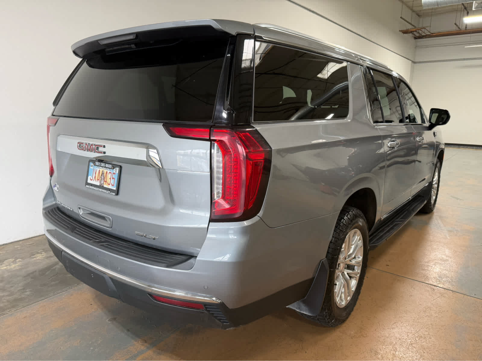 Used 2023 GMC Yukon XL SLT AWD/4WD image 6