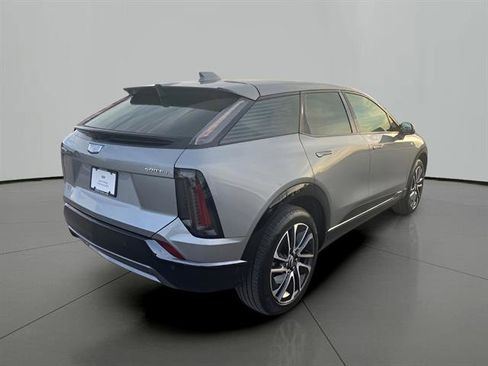 Certified 2025 Cadillac Optiq Sport 2 w/ LPO, Floor Liner Package image 5