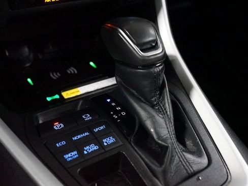 Certified 2022 Toyota RAV4 XLE Premium AWD/4WD image 20