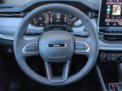 Used 2025 Jeep Compass Limited image 22