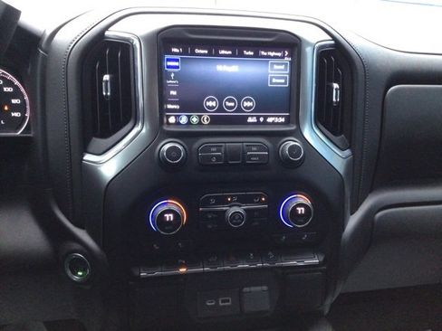 Used 2022 Chevrolet Silverado 1500 RST w/ LPO, Blackout Package image 11