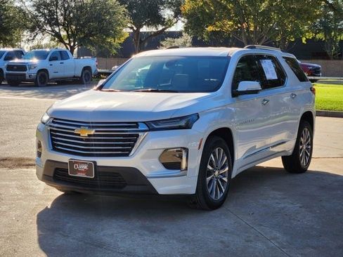 Used 2023 Chevrolet Traverse Premier image 11