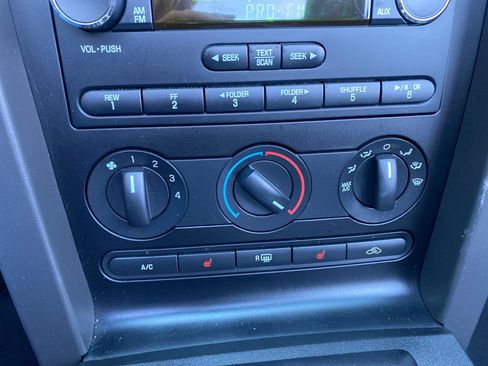 Used 2009 Ford Mustang Convertible image 15