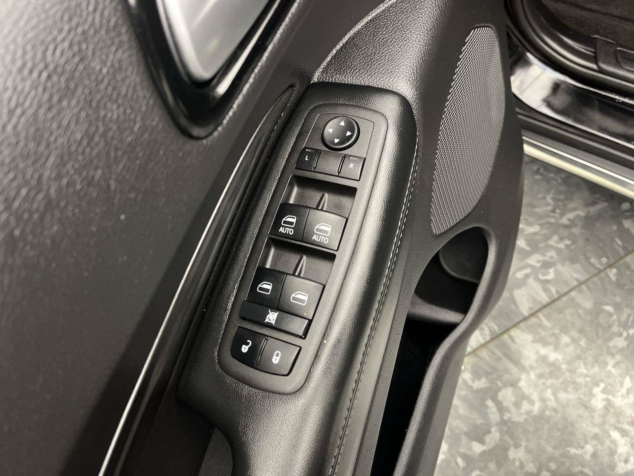 Used 2022 Dodge Durango SXT AWD/4WD image 7
