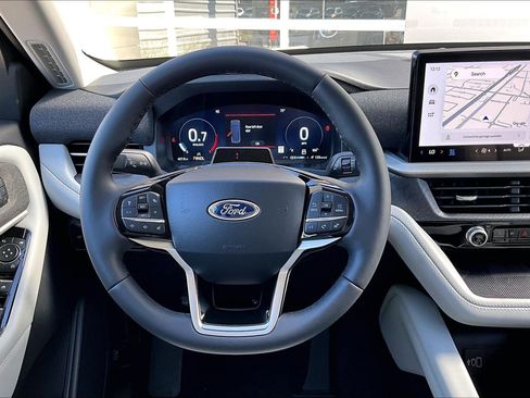 Used 2026 Ford Explorer Platinum w/ LUX Leather Package image 5