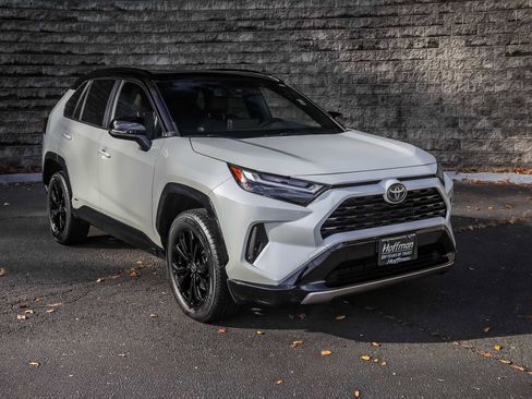 Used 2022 Toyota RAV4 XSE image 2